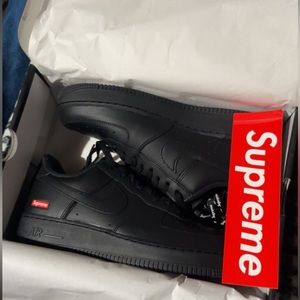 NEW SIZE 10.5 SUPREME BLACK AIR FORCE. DONT NOT DM IF YOURE NOT GOING TO BUY.